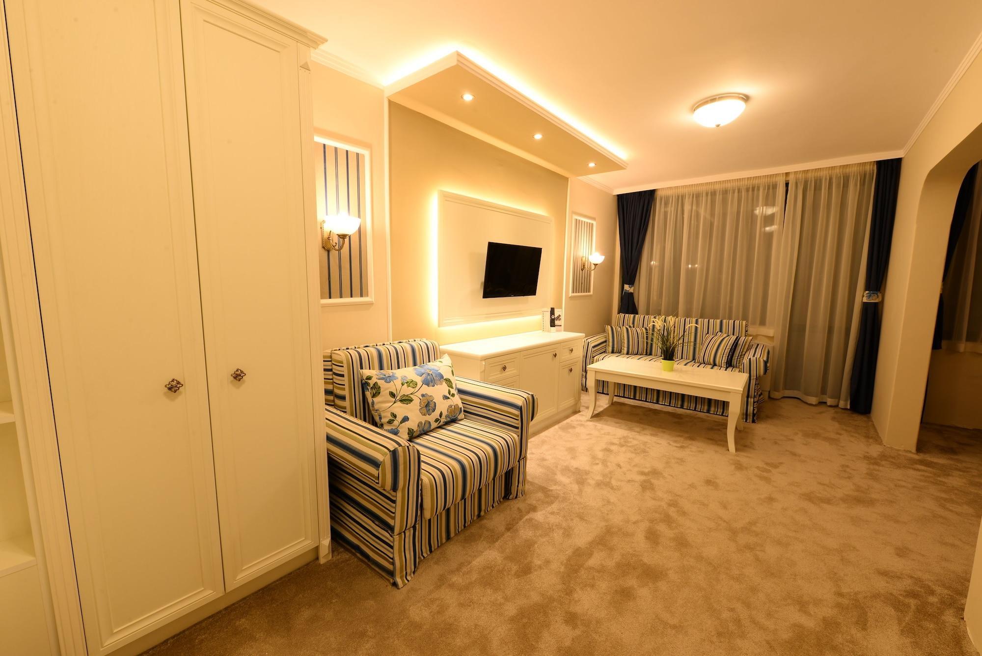 Park Hotel Raya Garden - Free Parking Veliko Tarnovo Exterior photo